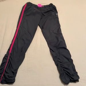 Lululemon mid rise jogger size 4